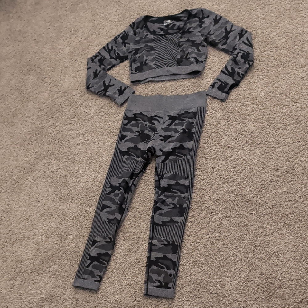 Shein Gray Camouflage Yoga Set Size L